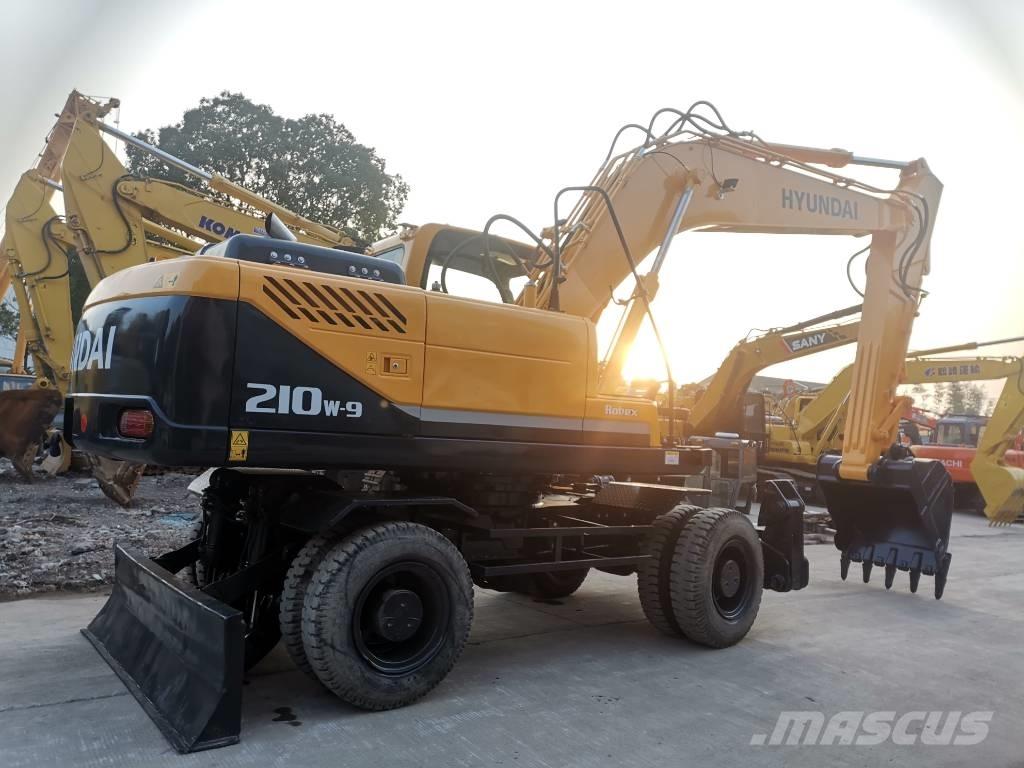 Hyundai R210W-9 Ratasekskavaatorid