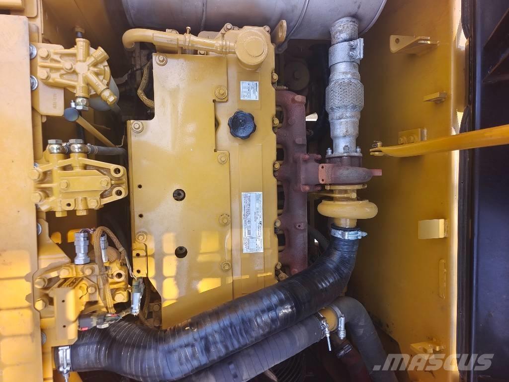 CAT 320D2L Roomikekskavaatorid