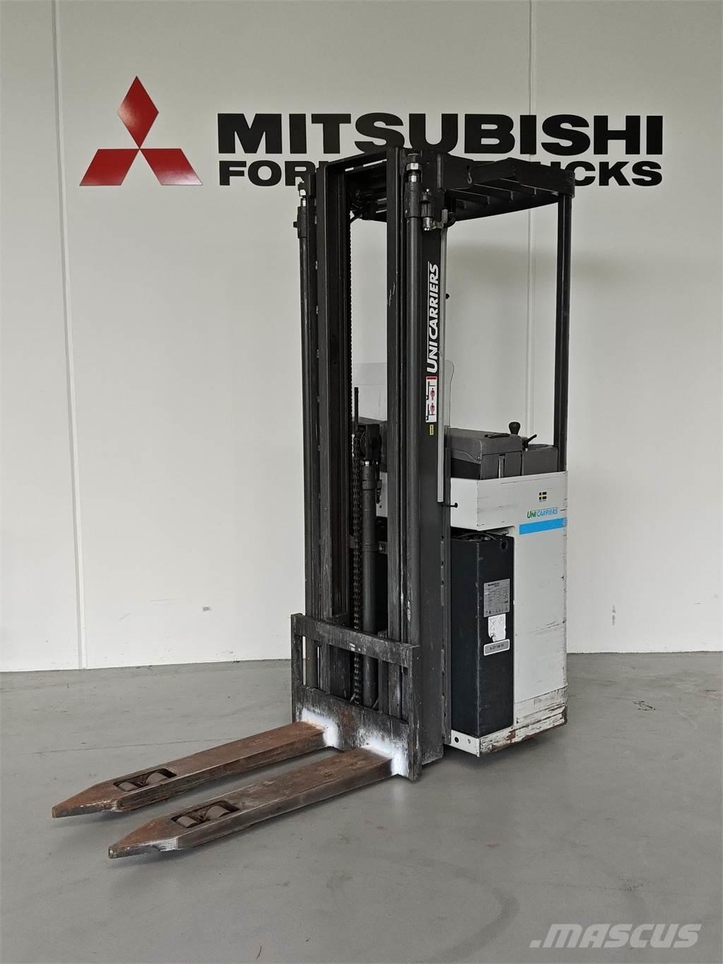 Atlet A160 Platvormiga virnastajad
