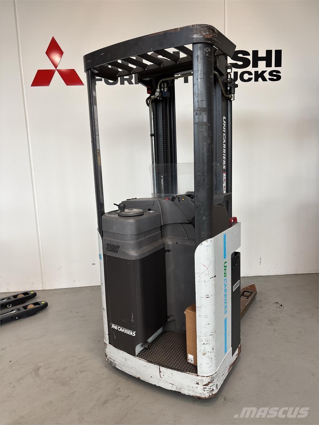 Atlet A160 Platvormiga virnastajad