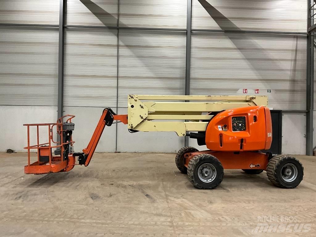 JLG 450 AJ Iseliikuvad poomtõstukid