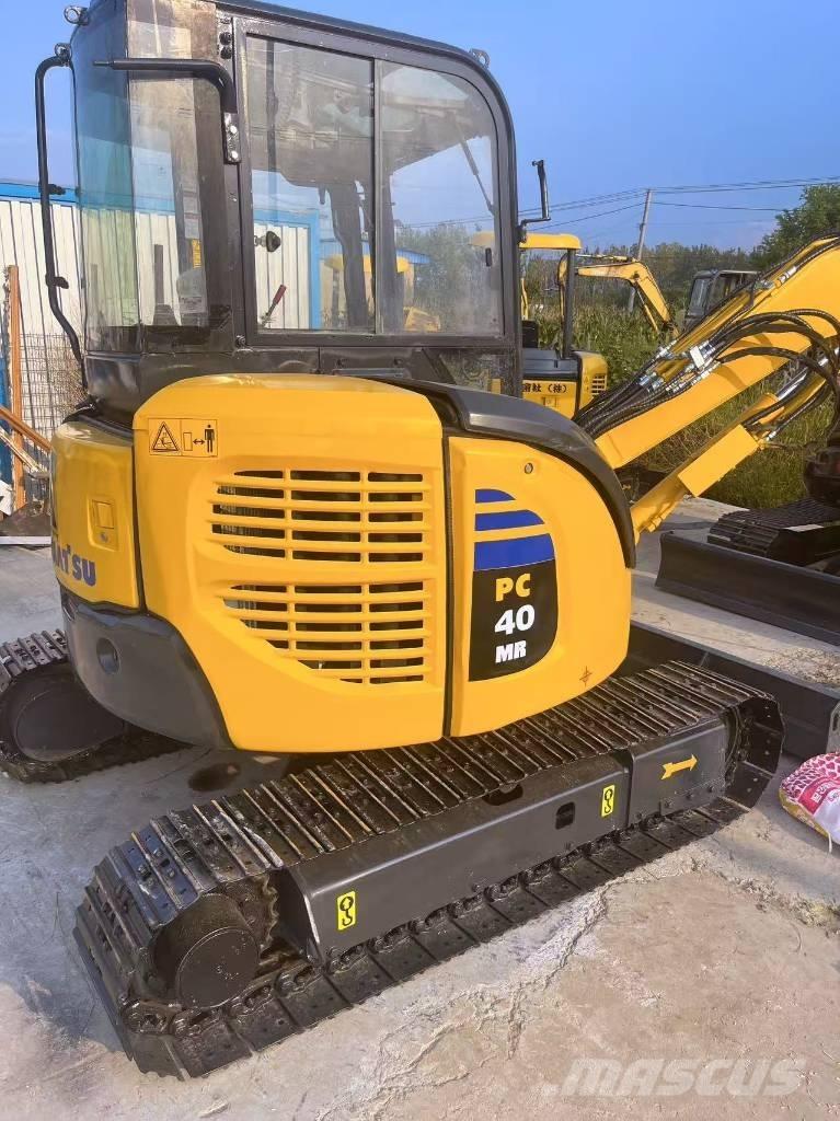 Komatsu PC 40 MR Roomikekskavaatorid