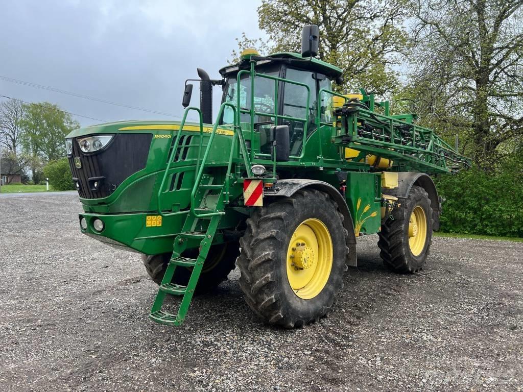 John Deere R4040i Iseliikuvad pritsid