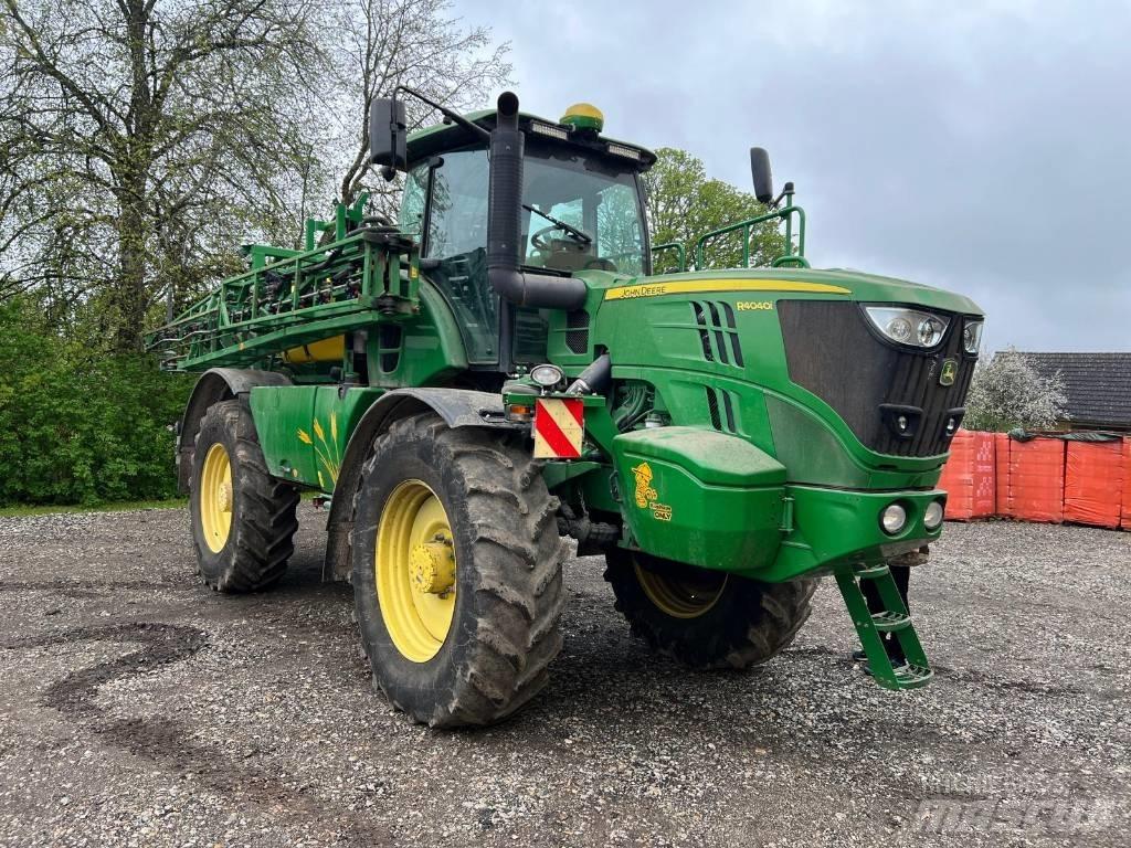 John Deere R4040i Iseliikuvad pritsid