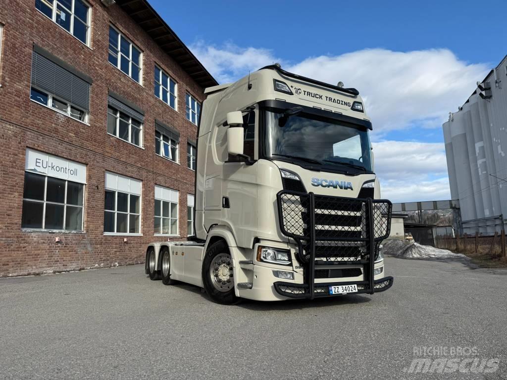 Scania S 590 Sadulveokid