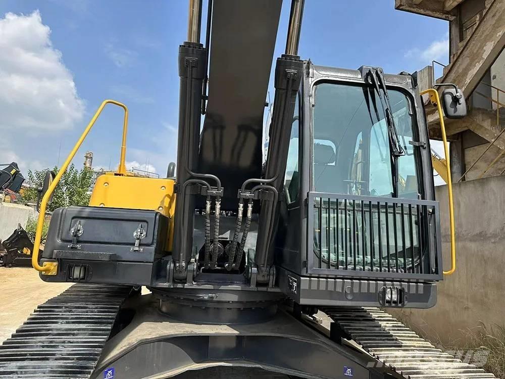 Volvo EC240D Roomikekskavaatorid