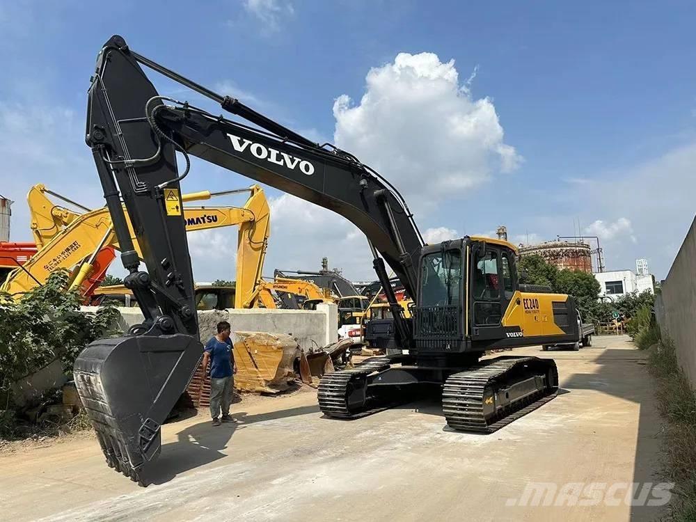 Volvo EC240D Roomikekskavaatorid
