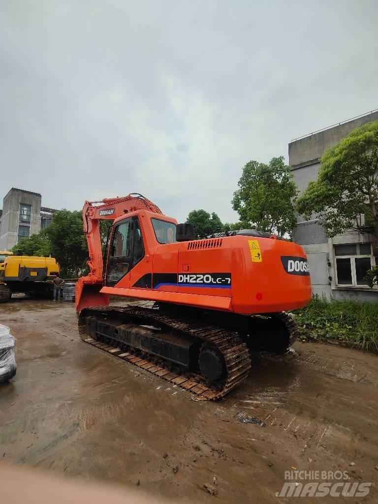Doosan 220 LC-7 Roomikekskavaatorid