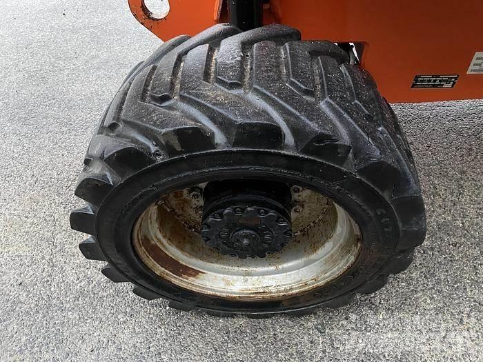 JLG 800AJ Iseliikuvad poomtõstukid