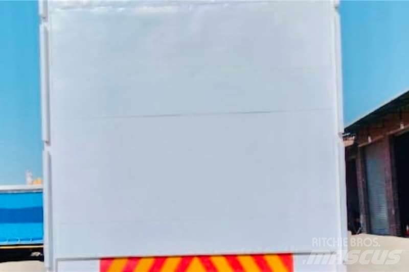  Custom Curtainside Muud haagised