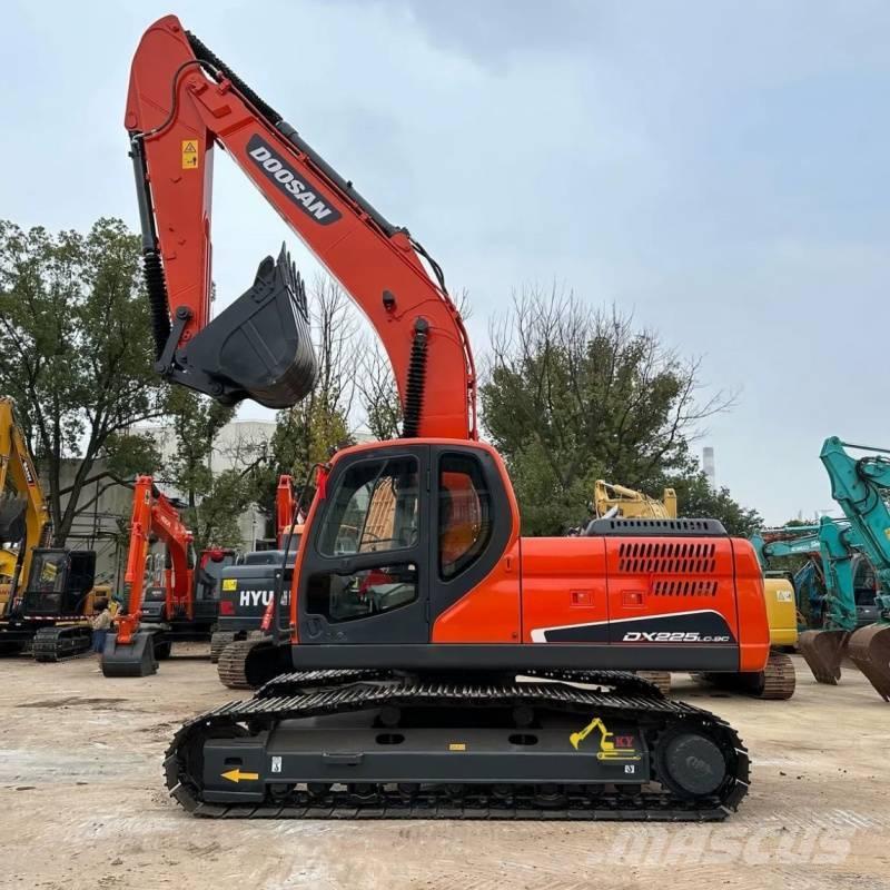 Doosan DX225-9C Roomikekskavaatorid