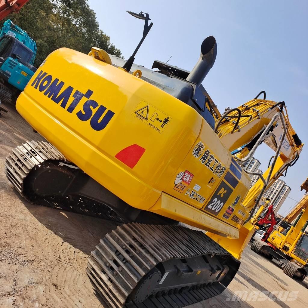Komatsu PC 200-8 Roomikekskavaatorid