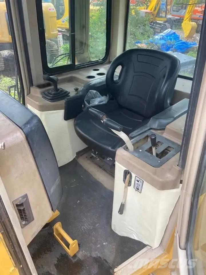 CAT D 5 M XL Buldooserid
