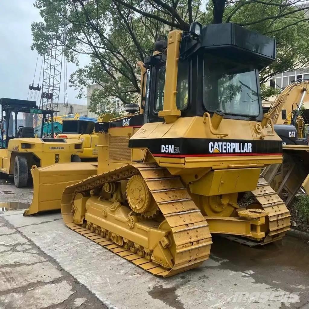 CAT D 5 M XL Buldooserid