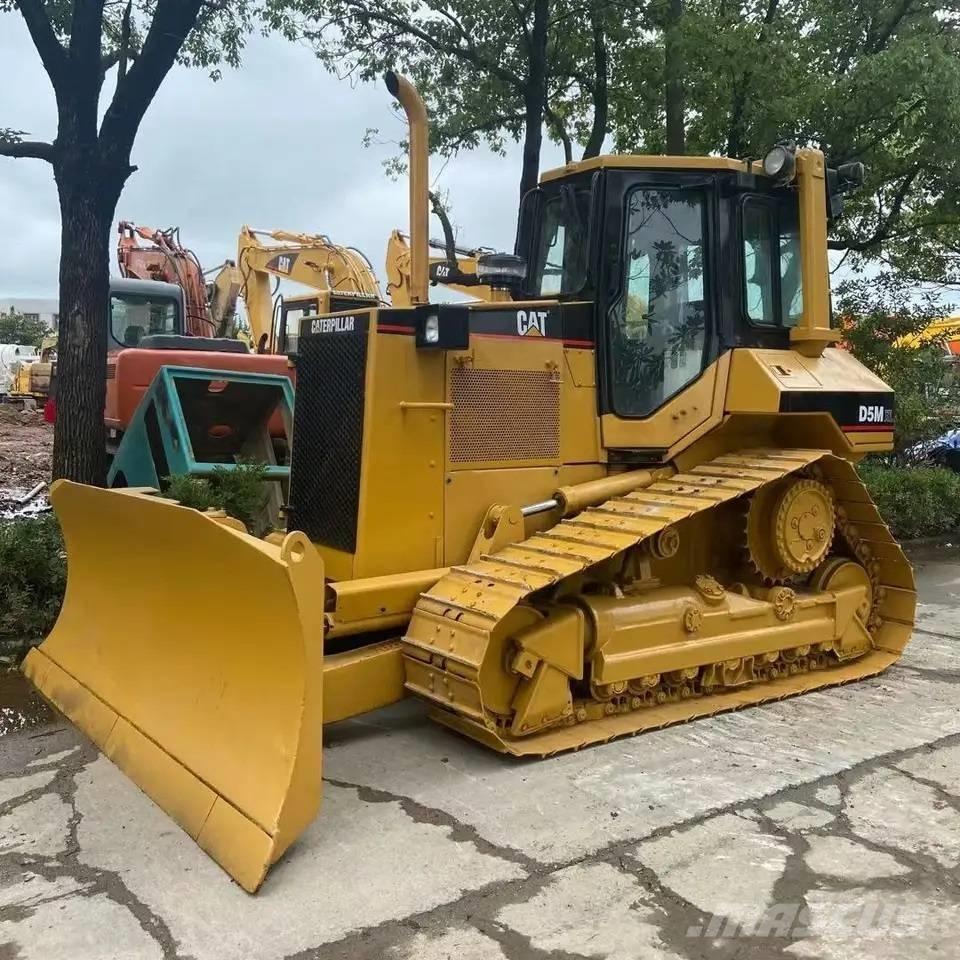 CAT D 5 M XL Buldooserid