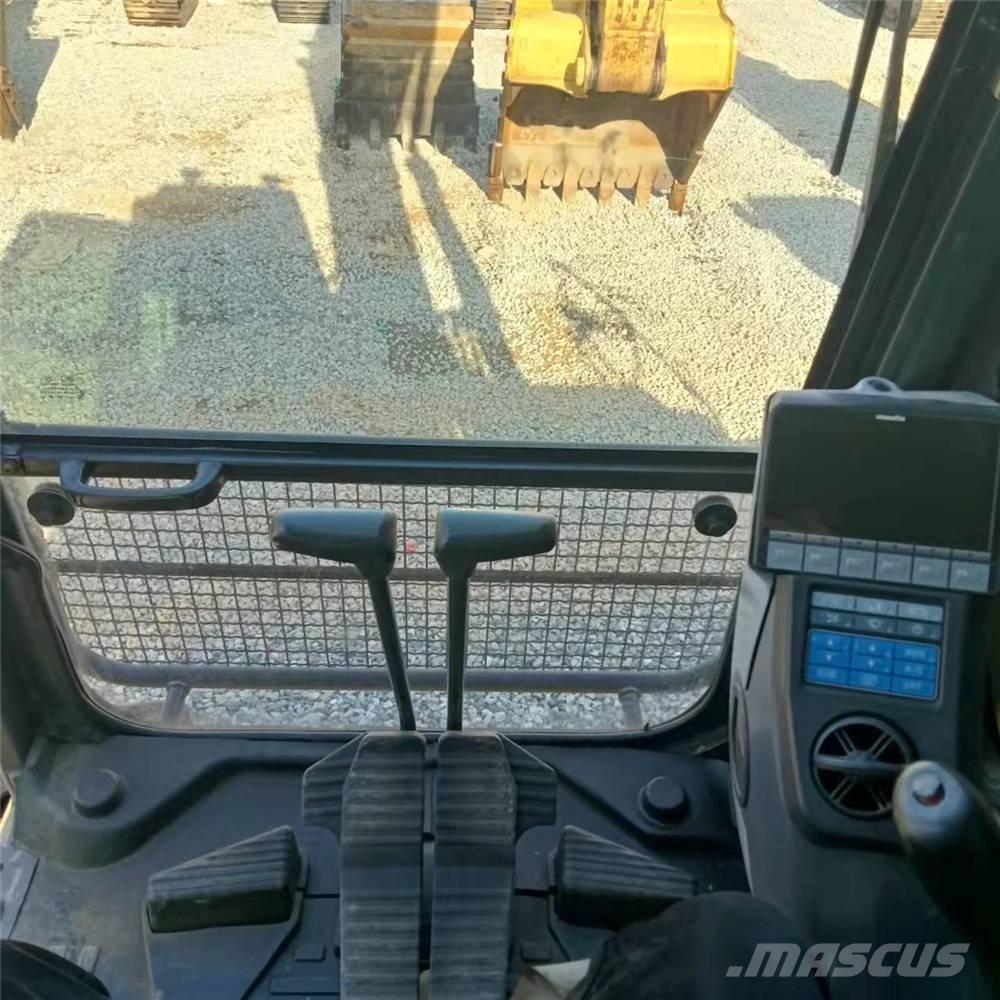 Komatsu PC450-8 Roomikekskavaatorid