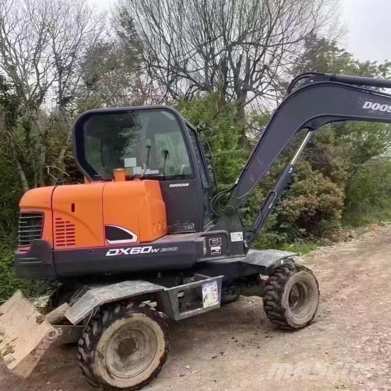 Kubota DX60w Ratasekskavaatorid