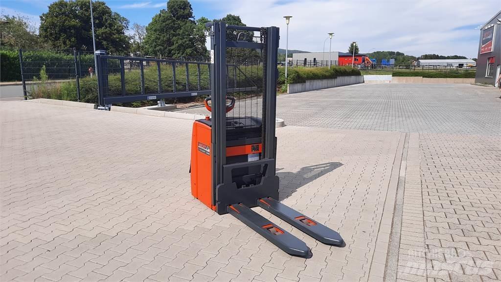 Linde L16 - BR1173 Järelkäidavad virnastajad