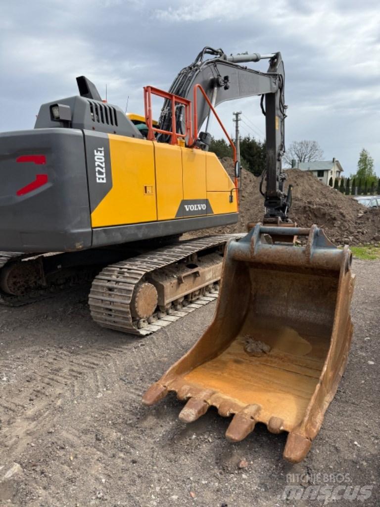Volvo EC 220 EL Roomikekskavaatorid