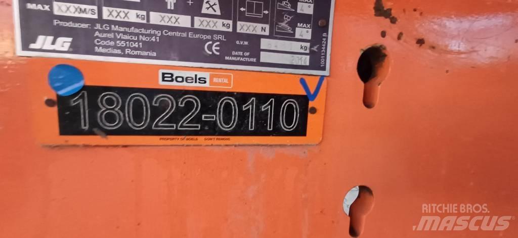JLG 450AJ Iseliikuvad poomtõstukid