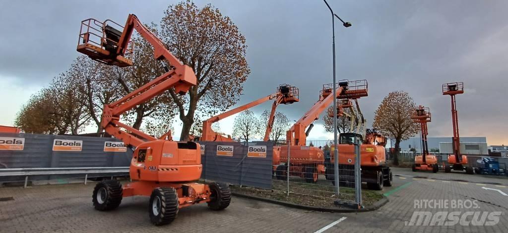 JLG 450AJ Iseliikuvad poomtõstukid