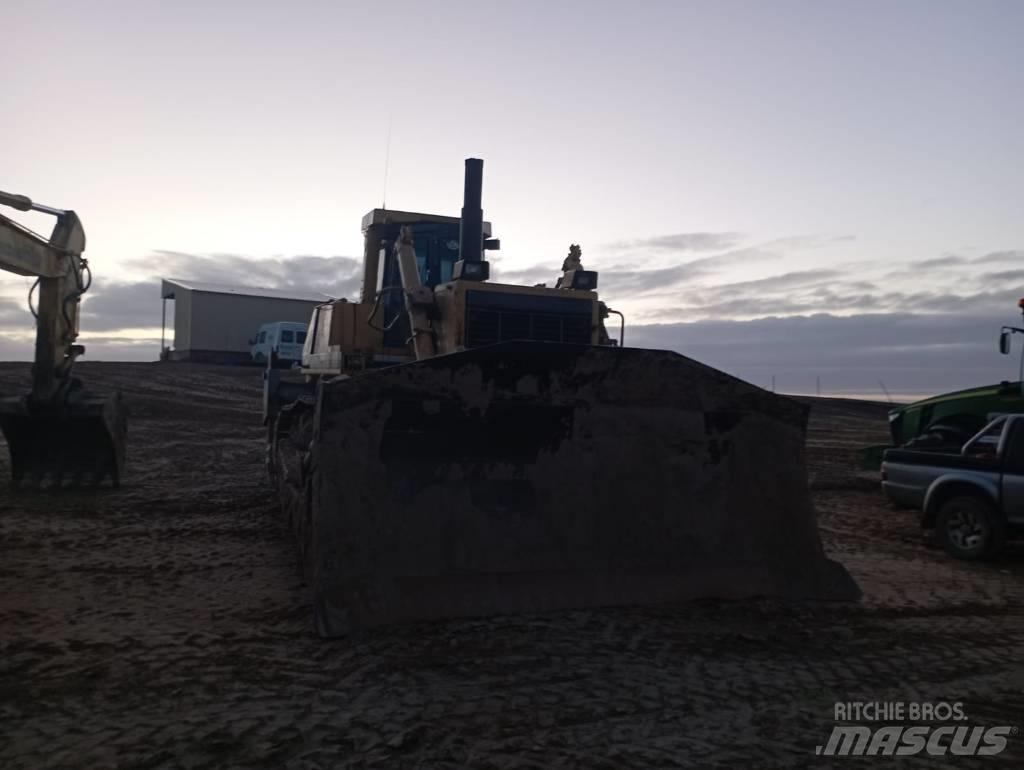 Komatsu D 375 A-2 Buldooserid