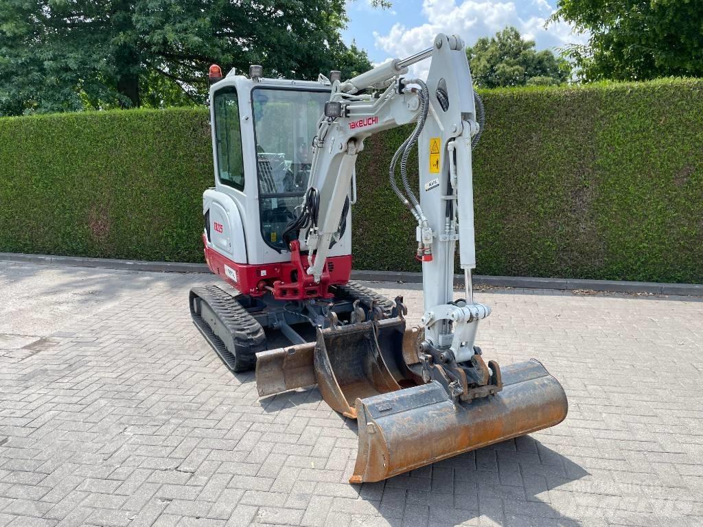 Takeuchi TB 225 Miniekskavaatorid < 7 t