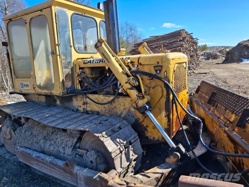 CAT D 4 D Buldooserid