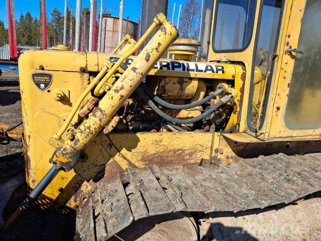 CAT D 4 D Buldooserid