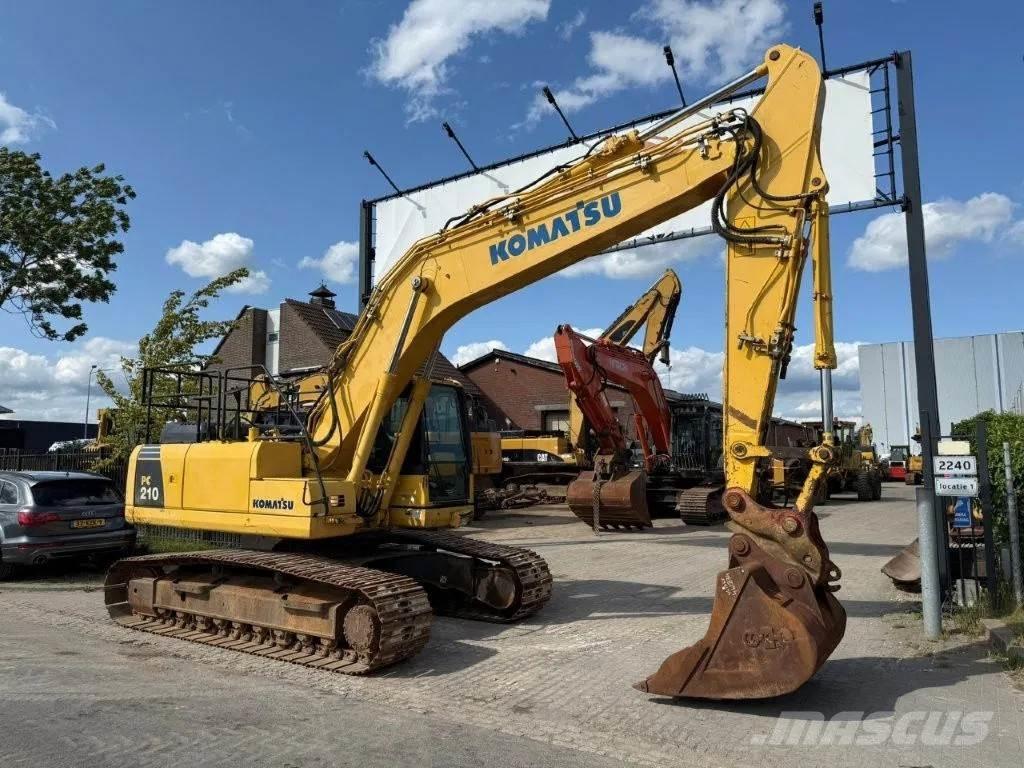 Komatsu PC210LC-8 Roomikekskavaatorid