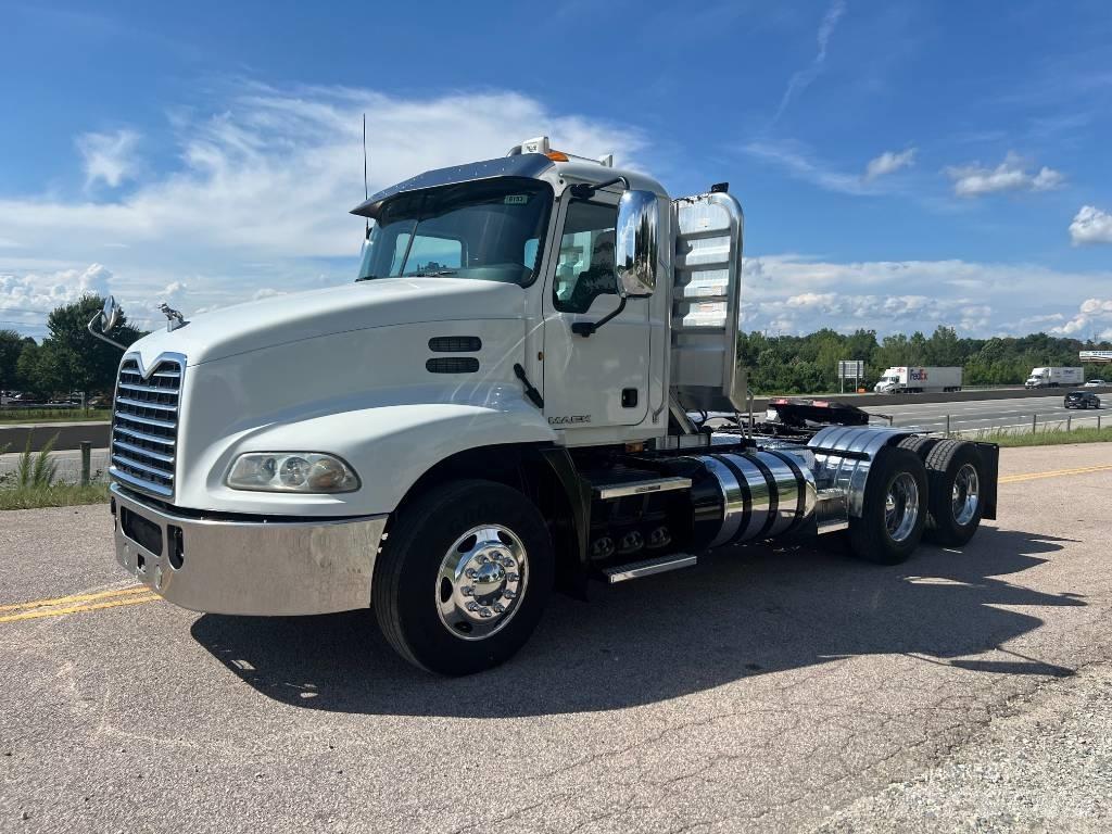 Mack CXU 613 Sadulveokid