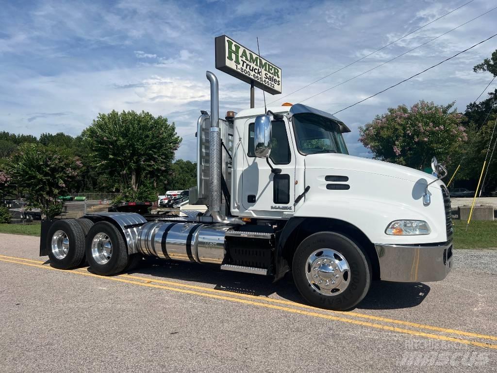 Mack CXU 613 Sadulveokid