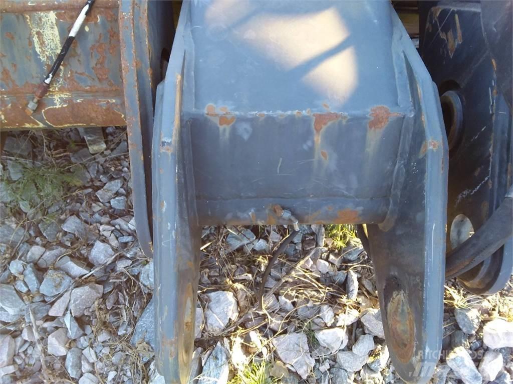 John Deere 210 Harvesteri kraanad