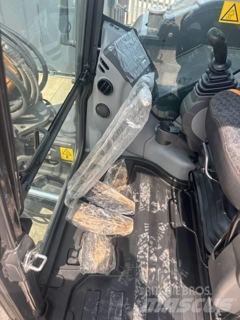 CASE CX 90 D Väikeekskavaatorid 7t-12t