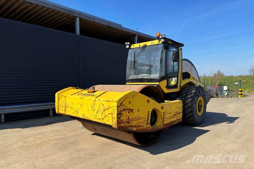 Bomag BW 226 BVC-5 Ühe trumliga rullid