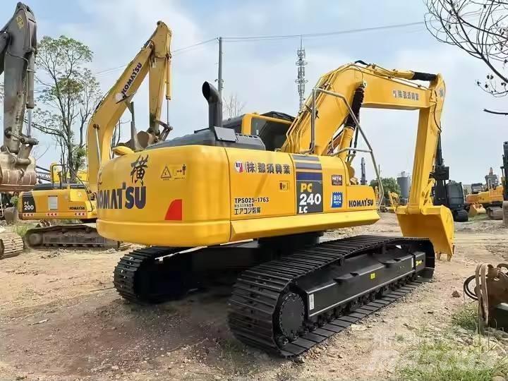 Komatsu PC240 Roomikekskavaatorid