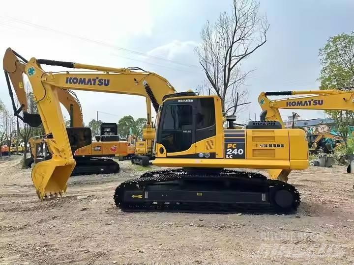 Komatsu PC240 Roomikekskavaatorid