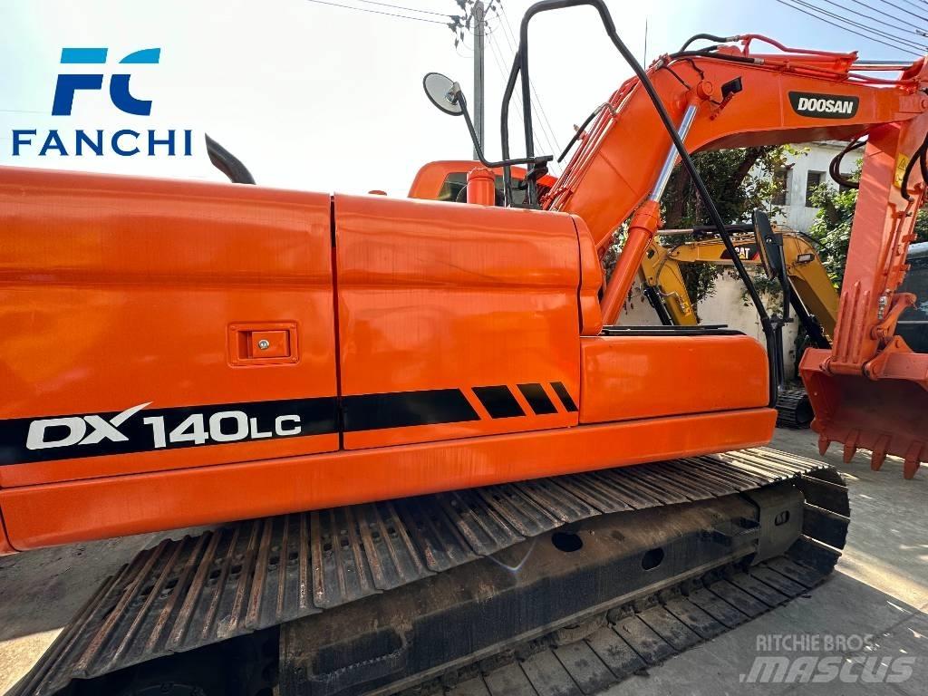 Doosan DX 140 LC Ratasekskavaatorid