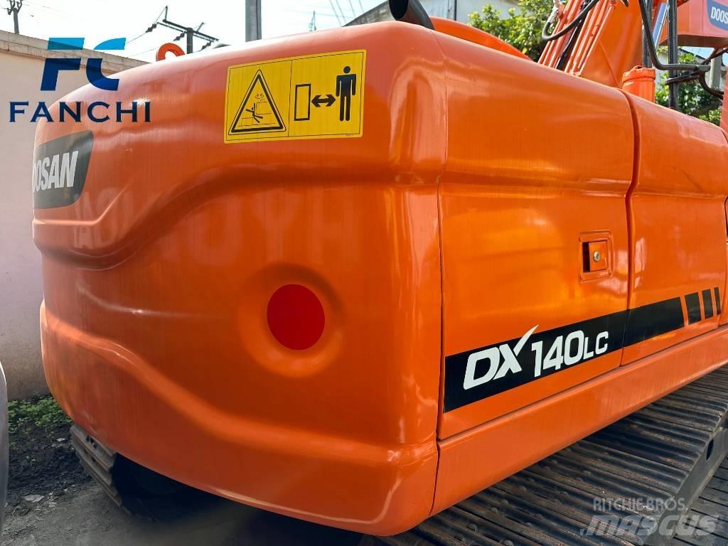 Doosan DX 140 LC Ratasekskavaatorid