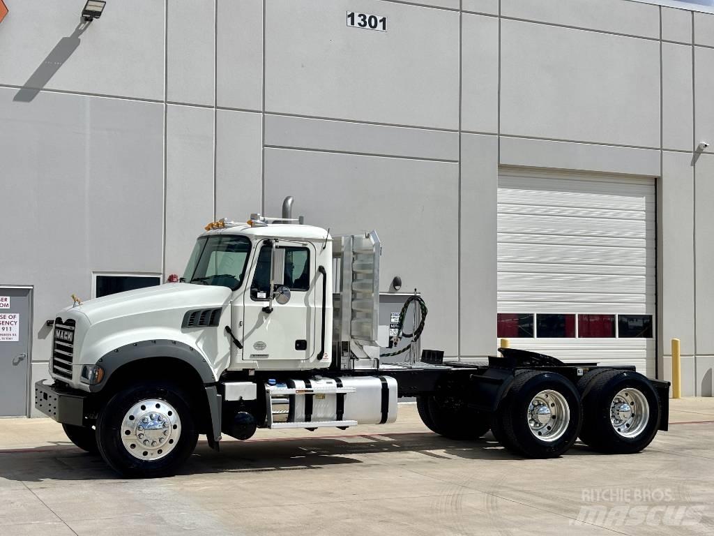 Mack Granite Sadulveokid