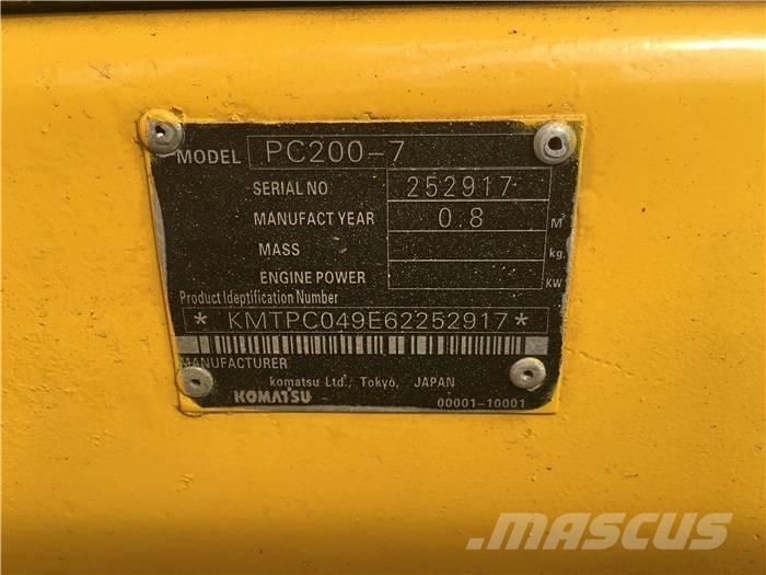 Komatsu PC 200-7 Roomikekskavaatorid