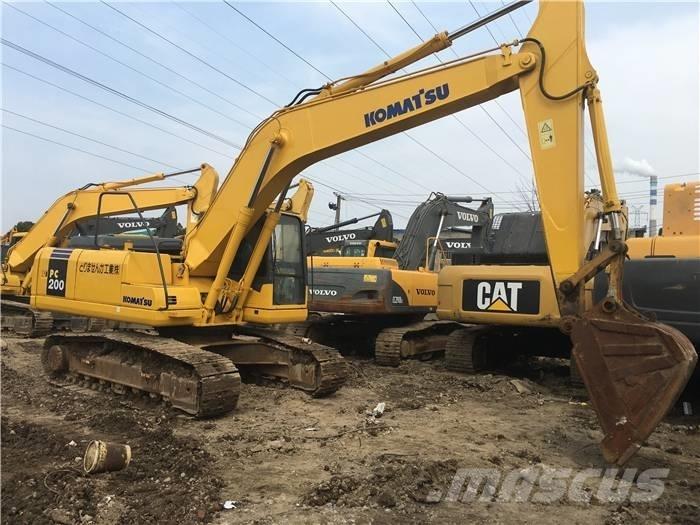 Komatsu PC 200-7 Roomikekskavaatorid