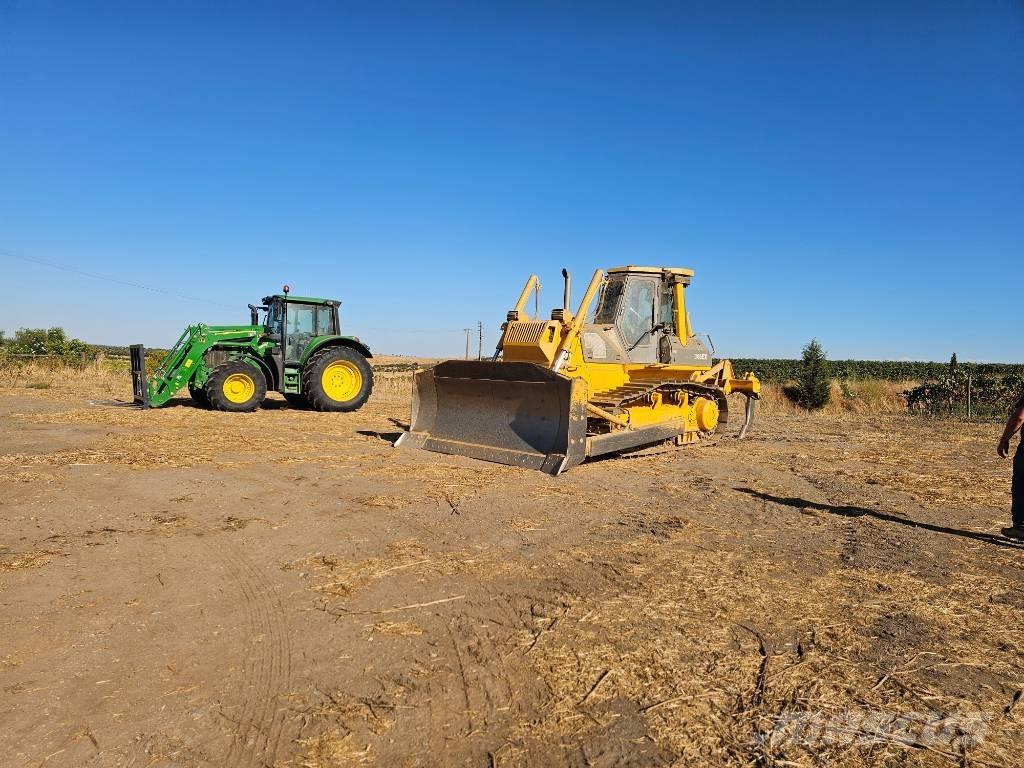 Komatsu D 65 EX 12 Buldooserid