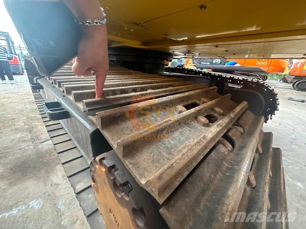 Komatsu PC 220-8 Roomikekskavaatorid