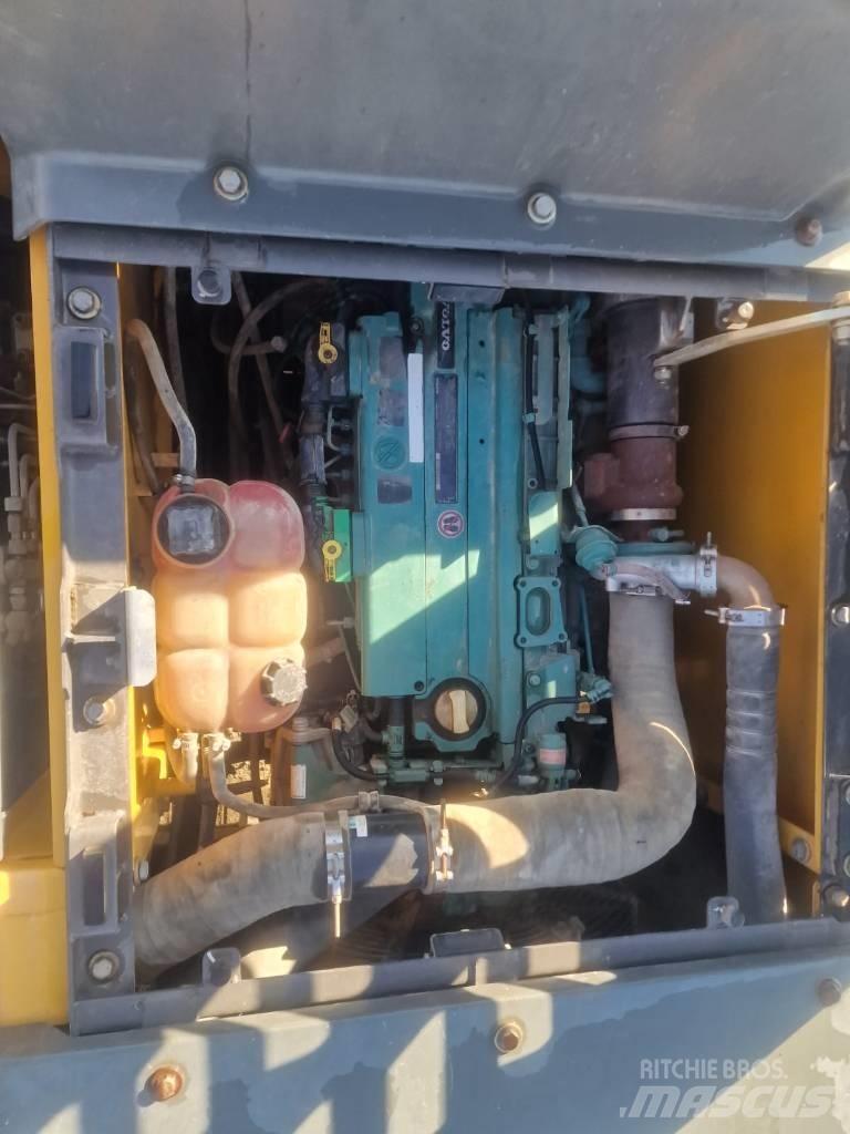 Volvo EC 220 E Roomikekskavaatorid