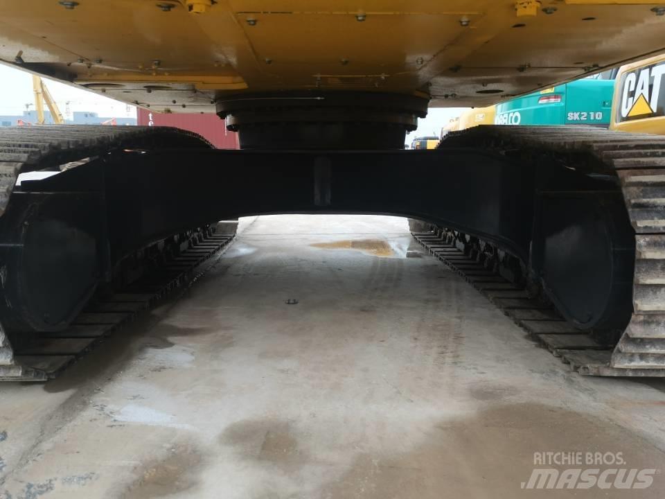 Komatsu PC 220-8 Roomikekskavaatorid