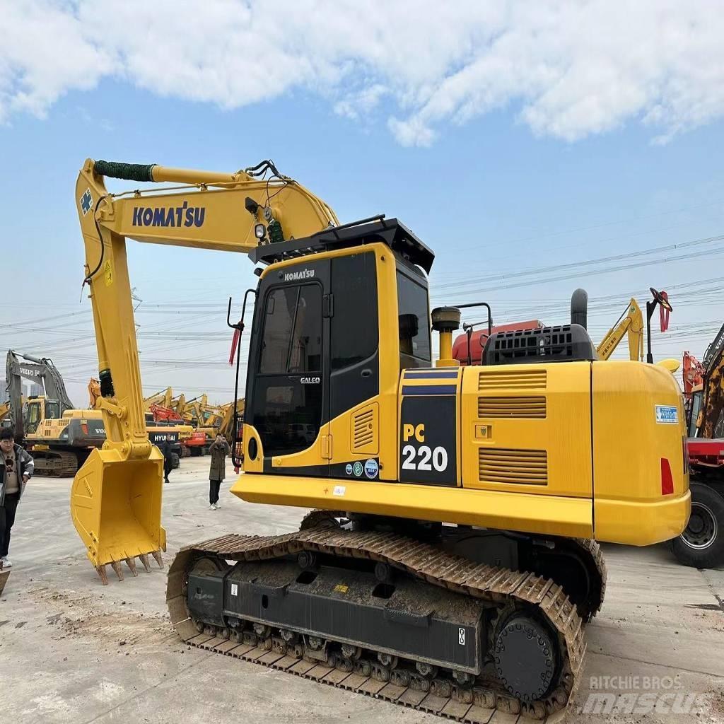 Komatsu PC 220-8 Roomikekskavaatorid
