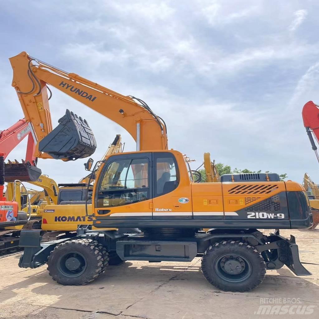 Hyundai R210W-9 Ratasekskavaatorid
