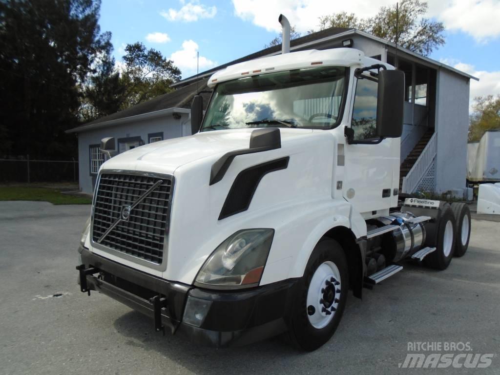 Volvo VNL 64 300 Sadulveokid