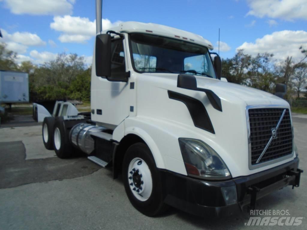 Volvo VNL 64 300 Sadulveokid